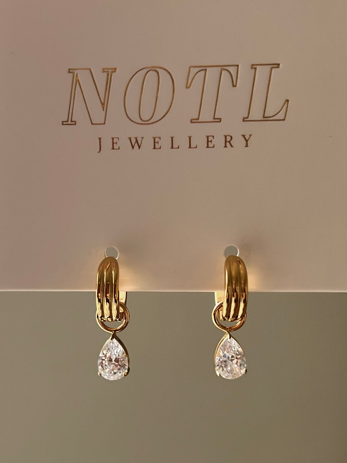 BISOUS earrings